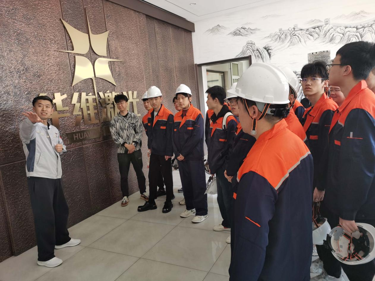 Teachers and students from Shenyang University of Technology visited Huawei Laser Equipment Manufacturing Co., Ltd.