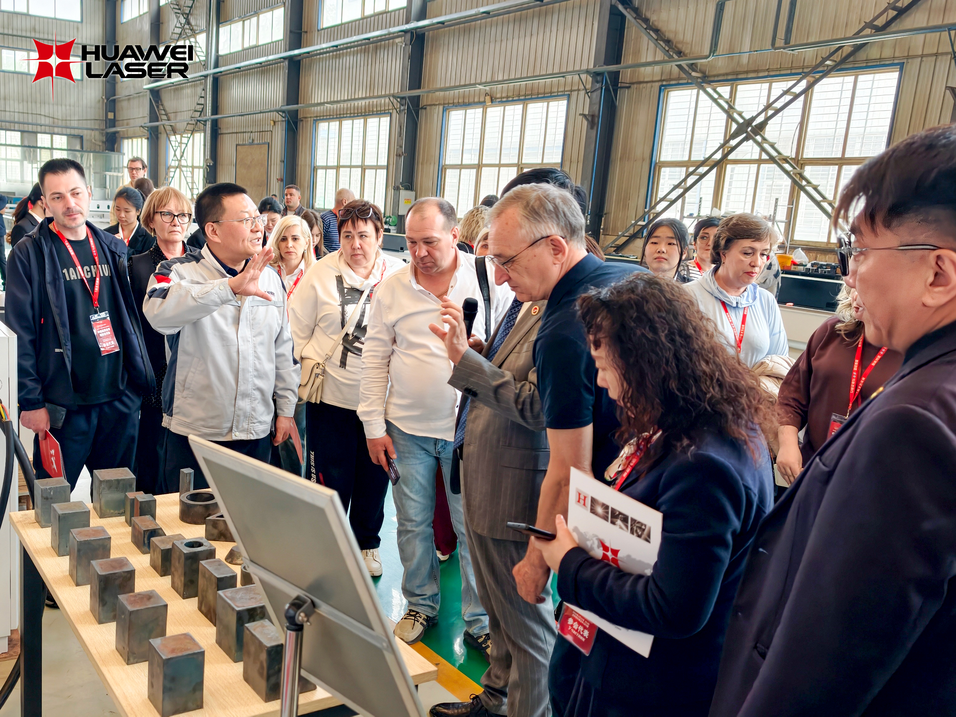 Russian Trade Delegation Visits Huawei Laser to Deepen Industrial Cooperation