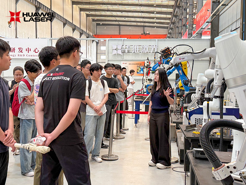 Liaoning Technical University Students Visit HUAWEI LASER Factory